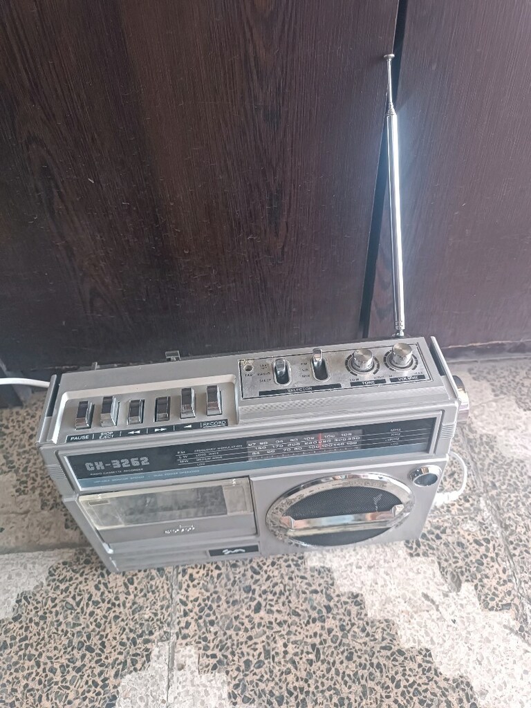 Kaset çalar FM var radyo çalışıyor kaset yeri tuşları yapılacak alana - 3