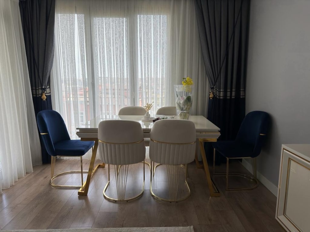 Yemek masası ve konsol takımı