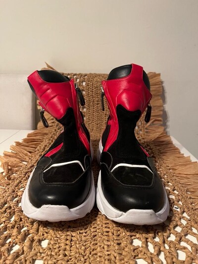 Alexander McQUEEN Bot