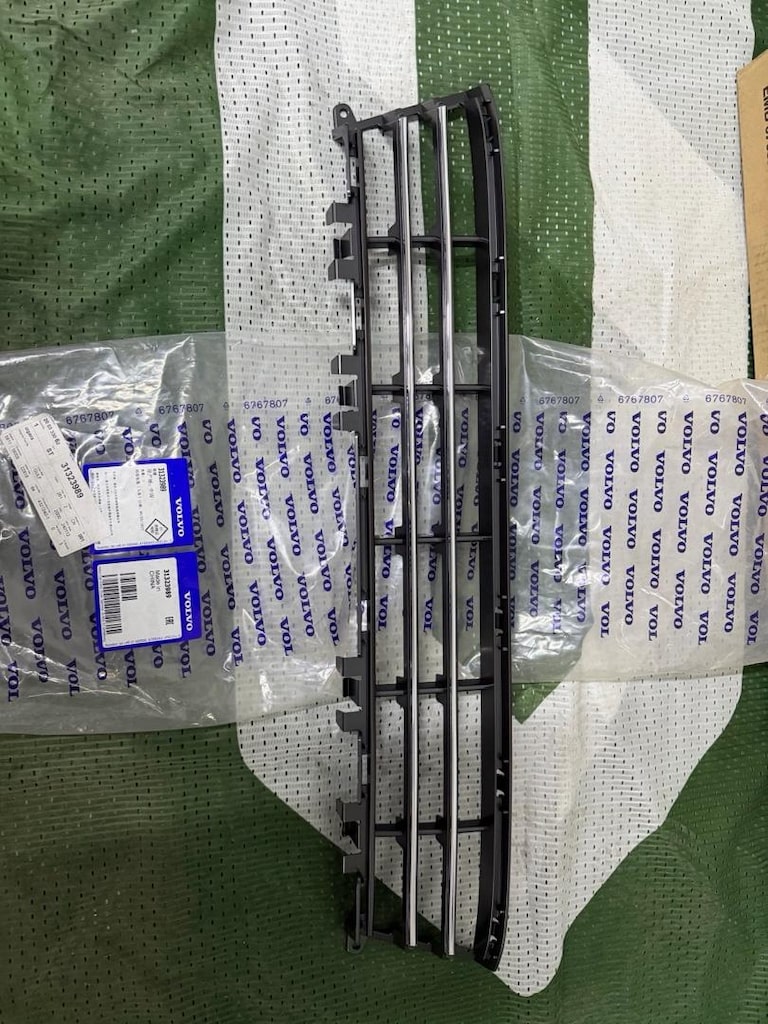 Volvo S80 V70 Orijinal Ön Panjur 31323989 Volvo S80 2014 - 2016 - 4
