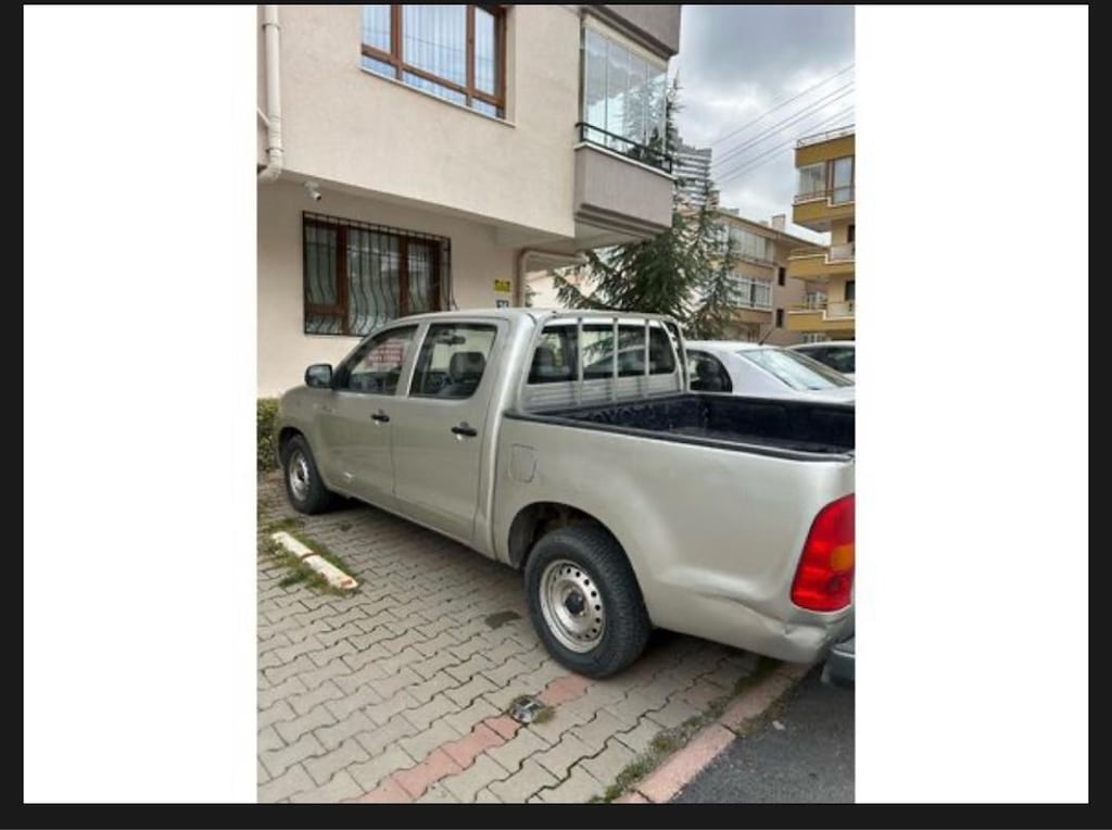 Toyota Hilux 2011 4*2 - 2