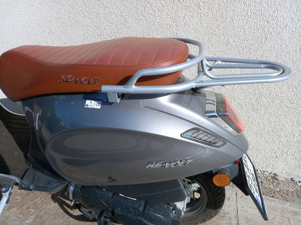 REVOLT RS6 MOTOR 125 LİK 2025 MODEL 700 KM - 6