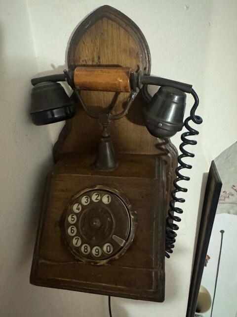 Antika Yugoslav Yapımı Nostaljik Ahşap Duvar Telefonu
