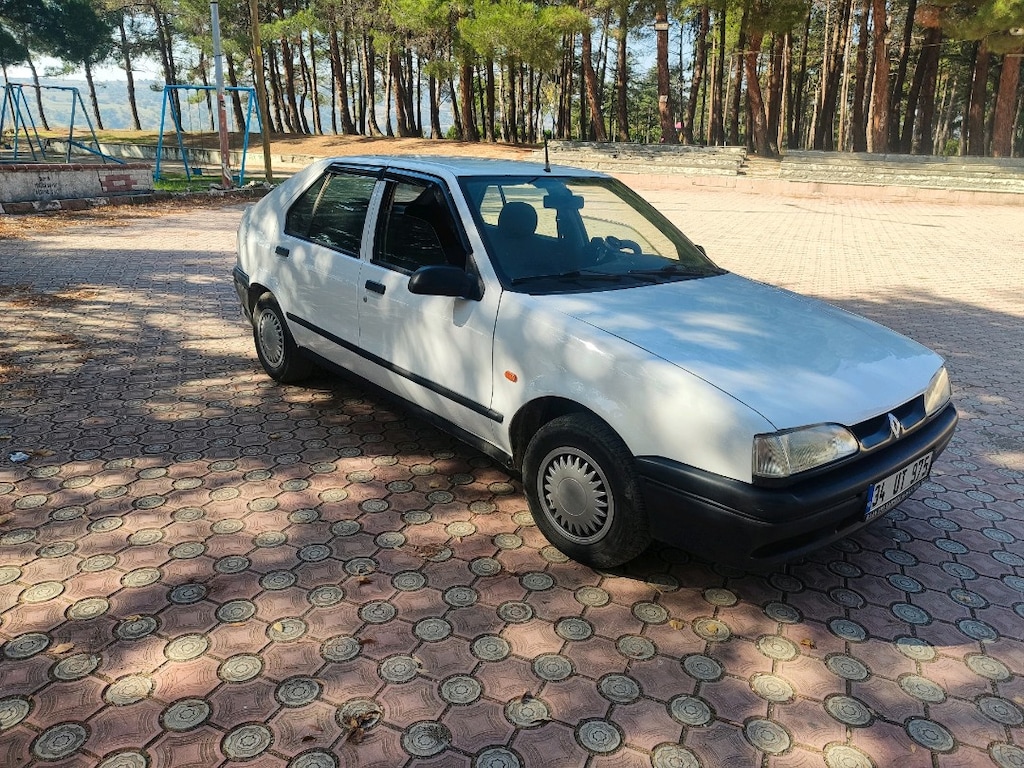 Acil son fiyat 230.000 Renault europa 19 1.4 RN 97 model temiz kacırma - 2