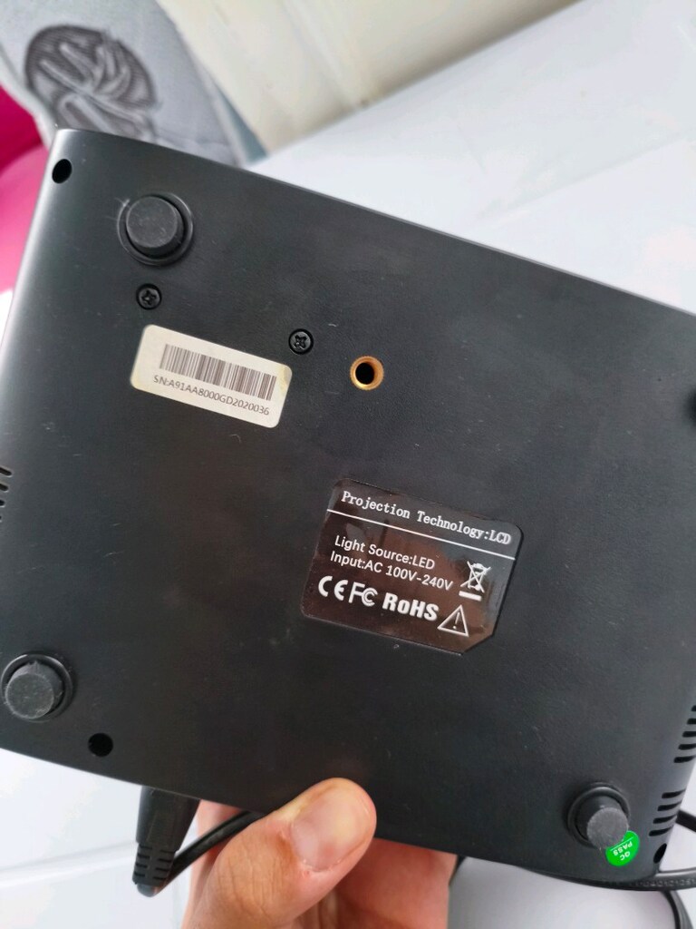Siyah Mini Projektör ve Uzaktan Kumanda - 4