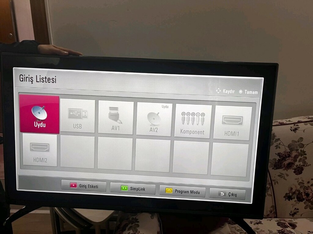 LG 49 LB620 V LED TV - 2