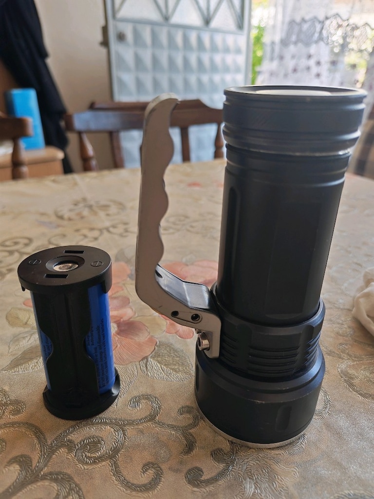 el feneri şarj kablosu yok sadece çalışıyot - 3