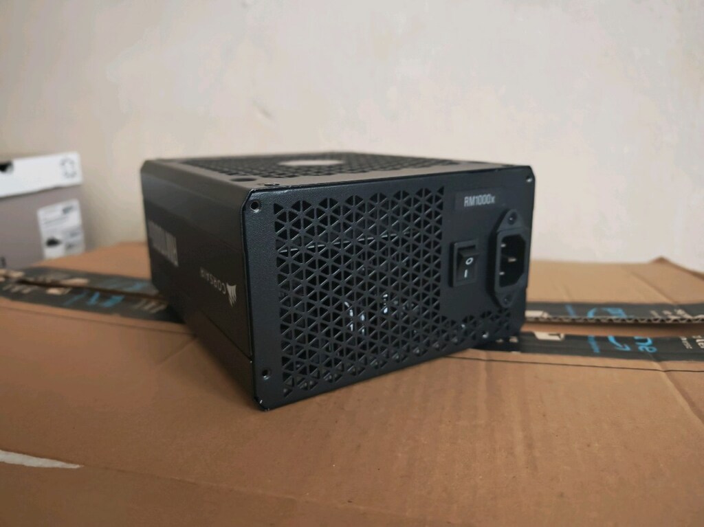 CORSAIR RM1000x PSU - 3