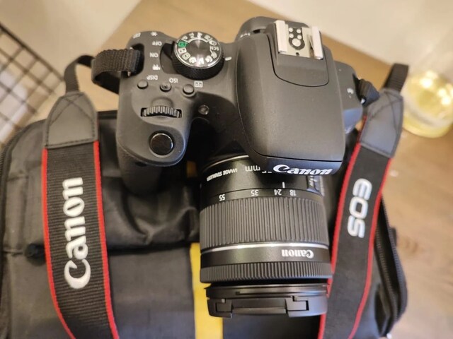 Canon EOS 800 D + 18 -55 mm Lens SLR