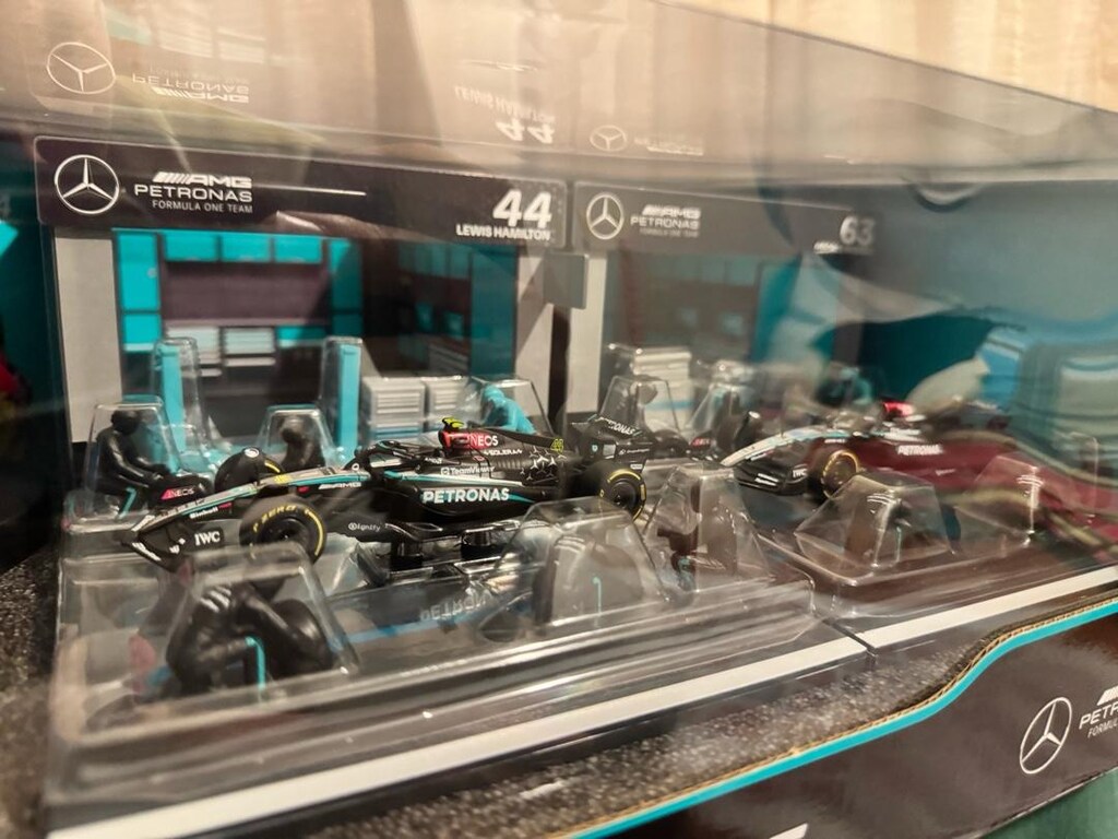 Mercedes Burago 1:43 F1 Yarış ve Pit Ekibi Diecast Seti - 6