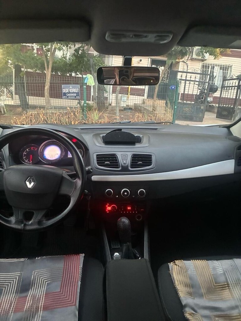 2013 205000 binde Renault fluence - 11