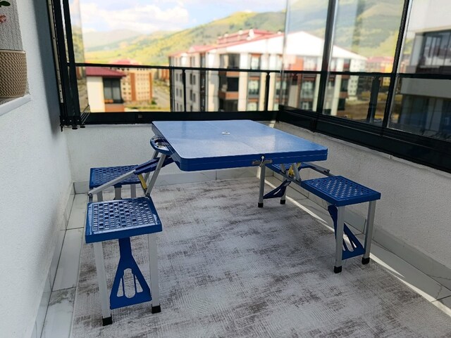 KATLANABİLİR ÇANTA TİPİ KAMP VE PİKNİK MASASI SETİ