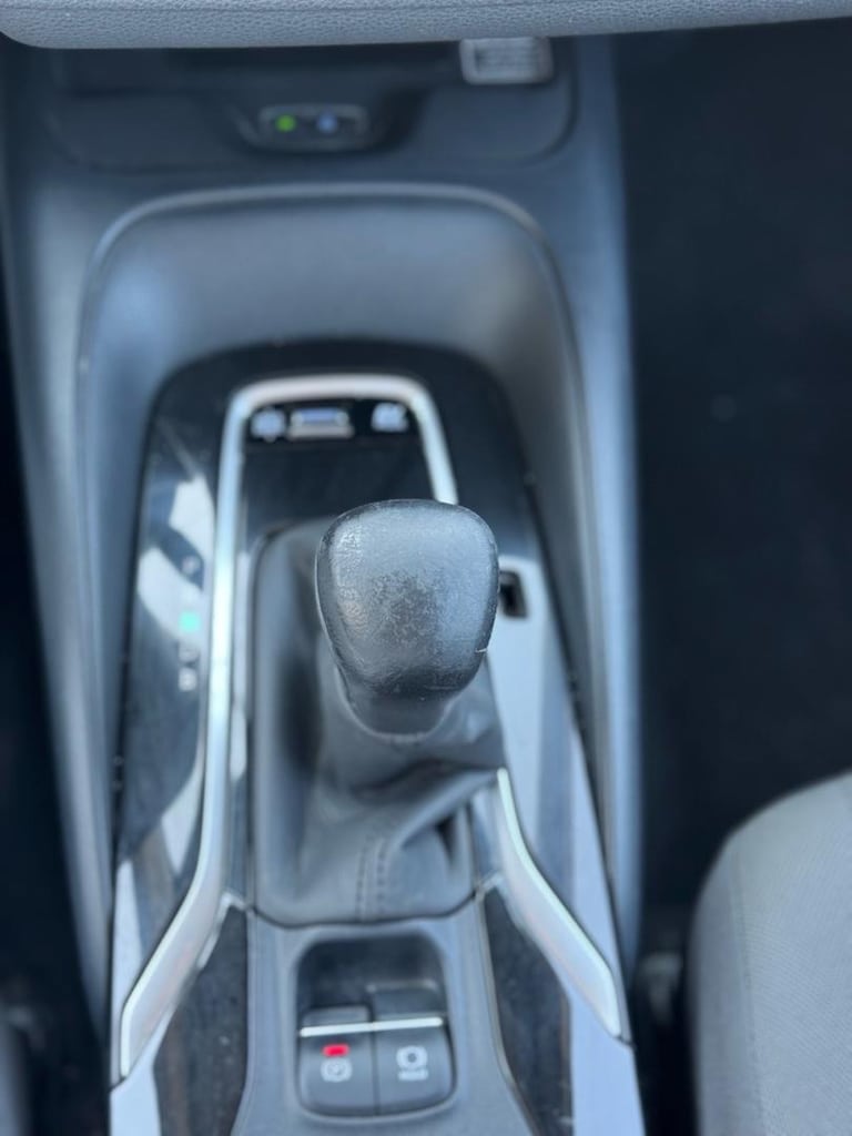 TOYATA COROLA 1.8 hibrit (64.000 km ) - 12