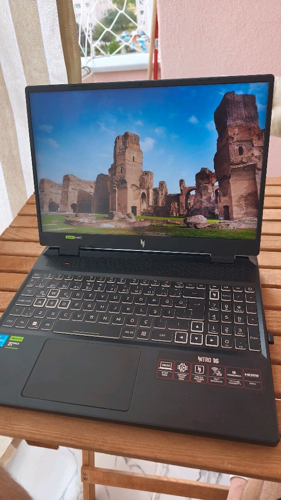 Acer Nitro 16 | 16" 165Hz Oyuncu Ekipmanları Hediye - 2