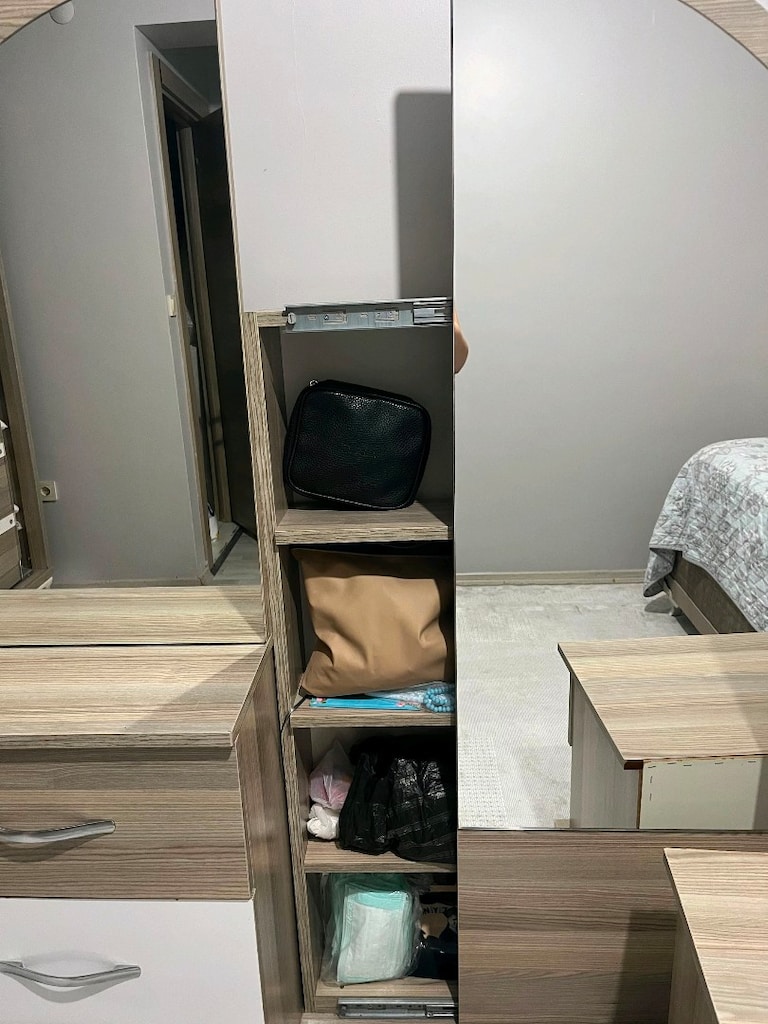 sürgülü 4 kapılı gardrop, 2 adet komodin, Aynalı 3 cekmeceli komodin - 6