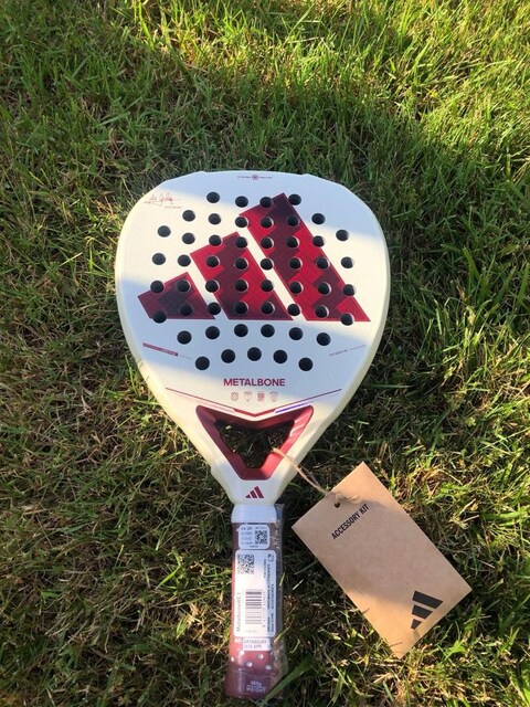 Adidas padel raketi