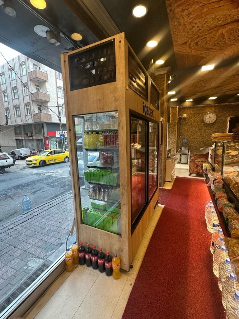 ÖZEL YAPIM 1 YIL KULLANILMIŞ PASTA CEPHE DOLABI VE 4 METRE TEZGAH - 10
