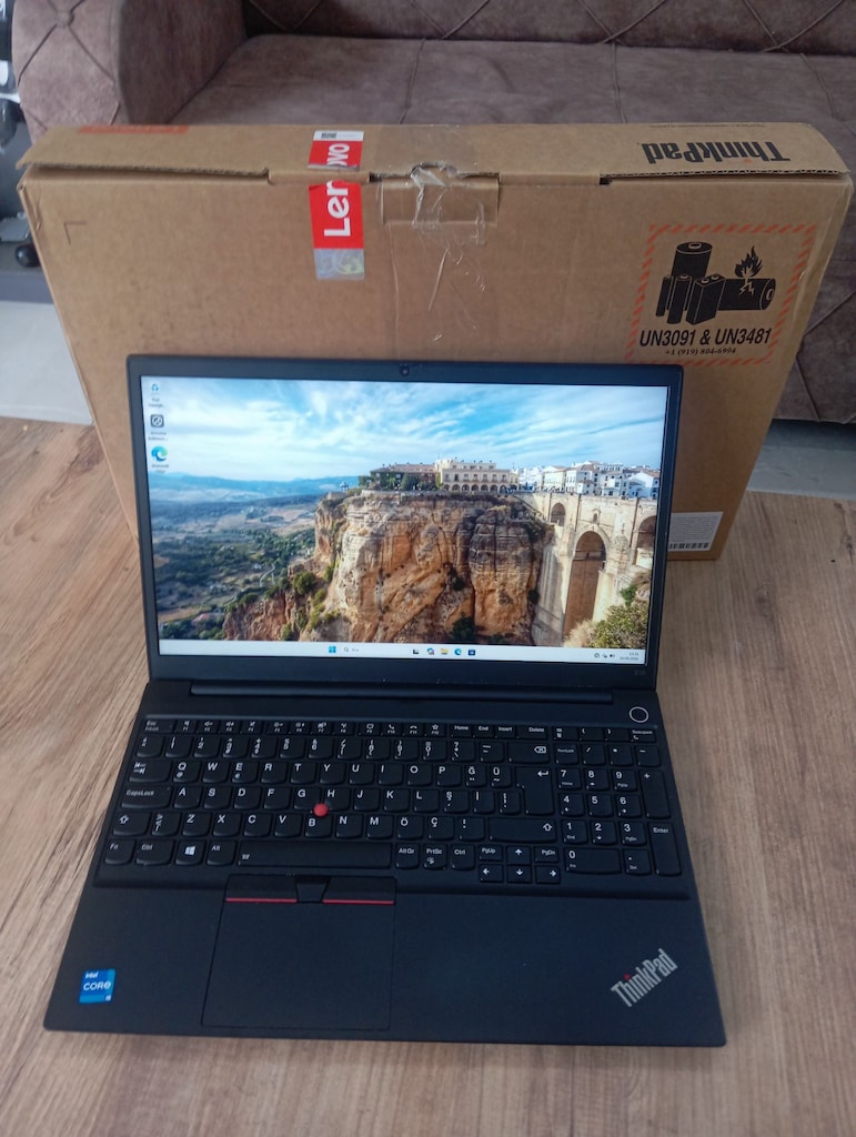 LENOVO THİNKPAD İ5 İŞLEMCİ 11.NESİL-8GB RAM 256 GB SSD - 4