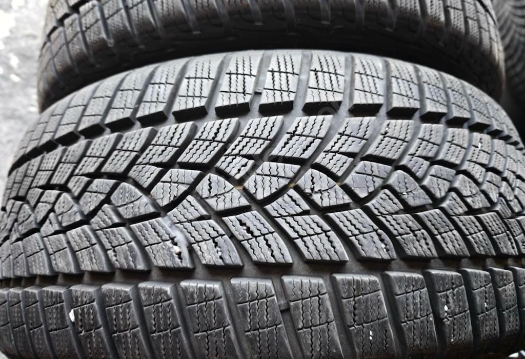 225/45/17 Goodyear kışlık - 5