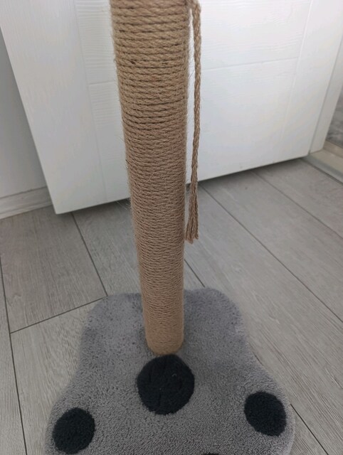 PELUŞ TABANLI PATİ ŞEKLİNDE KEDİ TIRMALAMA TAHTASI AÇIKLAMAYI OKUYUNUZ