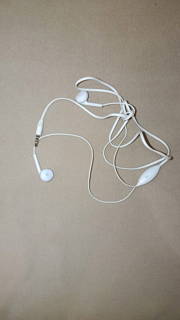 Kılıf, router,kulaklık, şarj aleti (tekli alımlarda fiyat farkı var) - 17