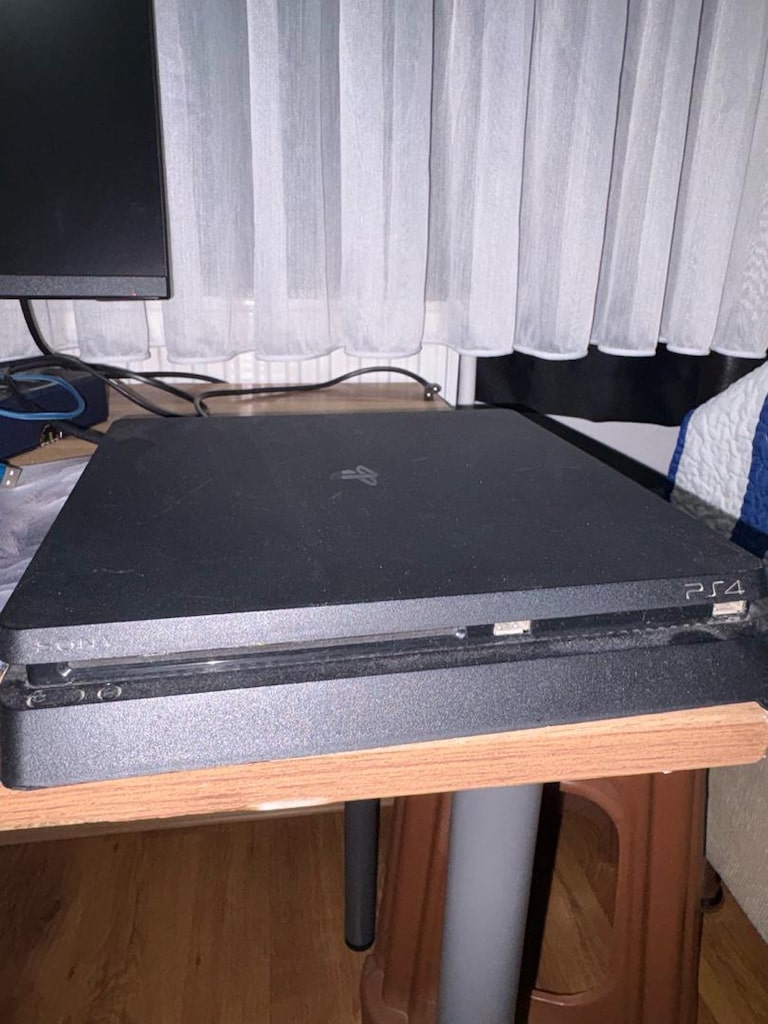 PS4 Slim kasa 500gb - 2