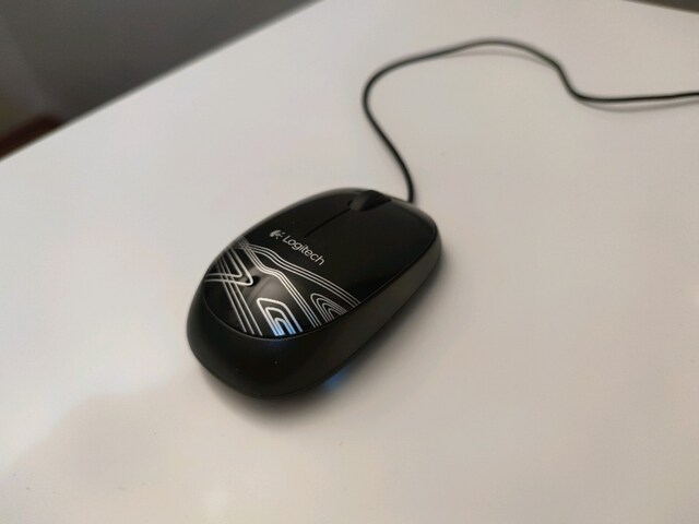 LOGITECH M105 USB KABLOLU OPTİK MOUSE FARE - SİYAH - SORUNSUZ