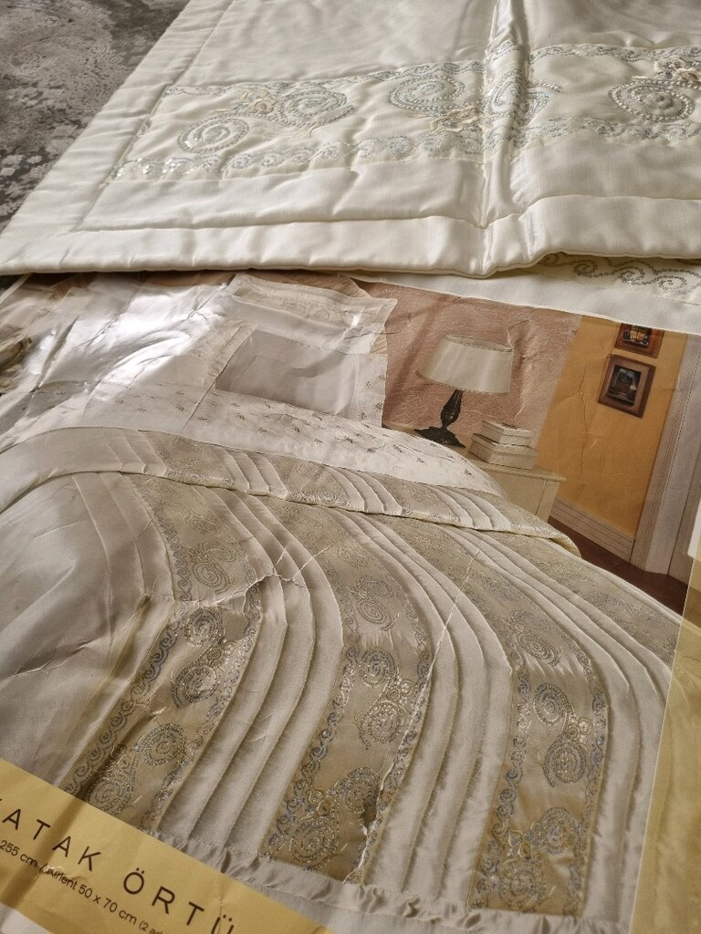 Saten yatak örtüsü - 2