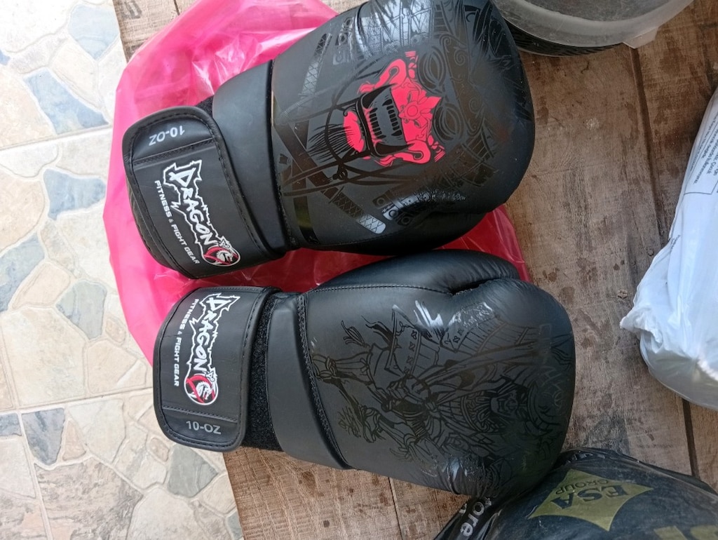 dragon boks eldiveni dir aldım sporu bıraktığım için daha kulanmadım - 2