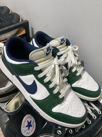 Nike sneaker. Yeşil Beyaz Siyah karışımı. özel seri. orijinal ürün.