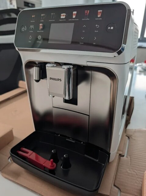Philips 5500 Serisi LatteGo Tam Otomatik Espresso Makinesi SIFIR