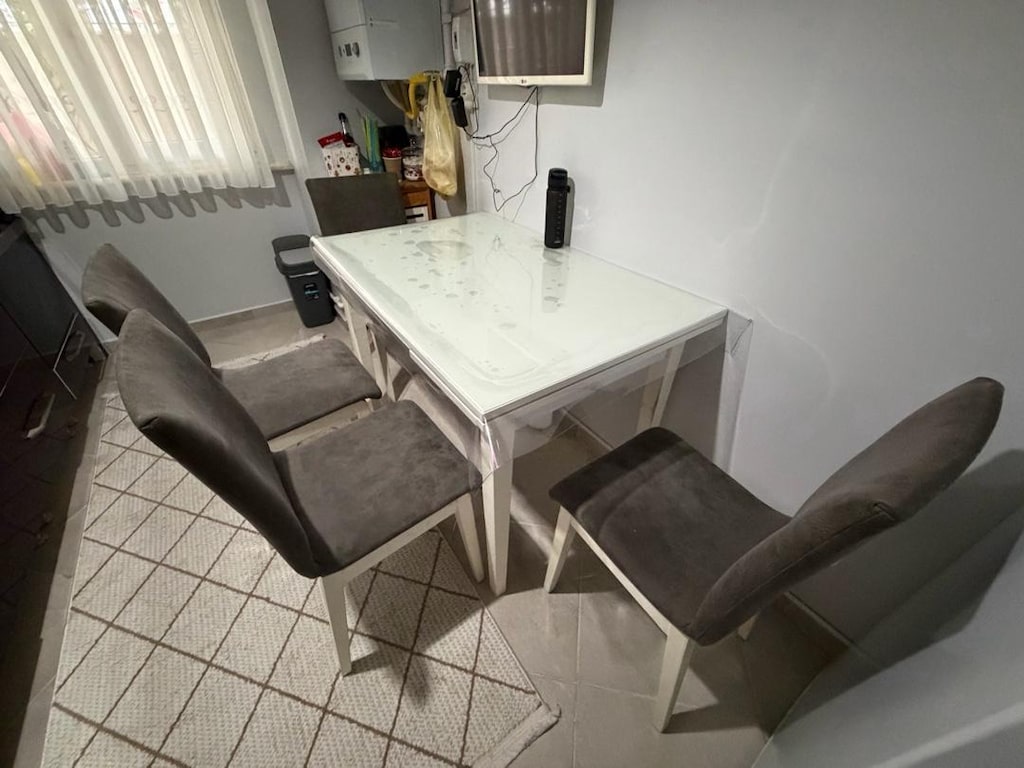 Yemek Masası,Açılabilir,4 Sandalyesi ile birlikte Temiz kullanılmıştır - 3