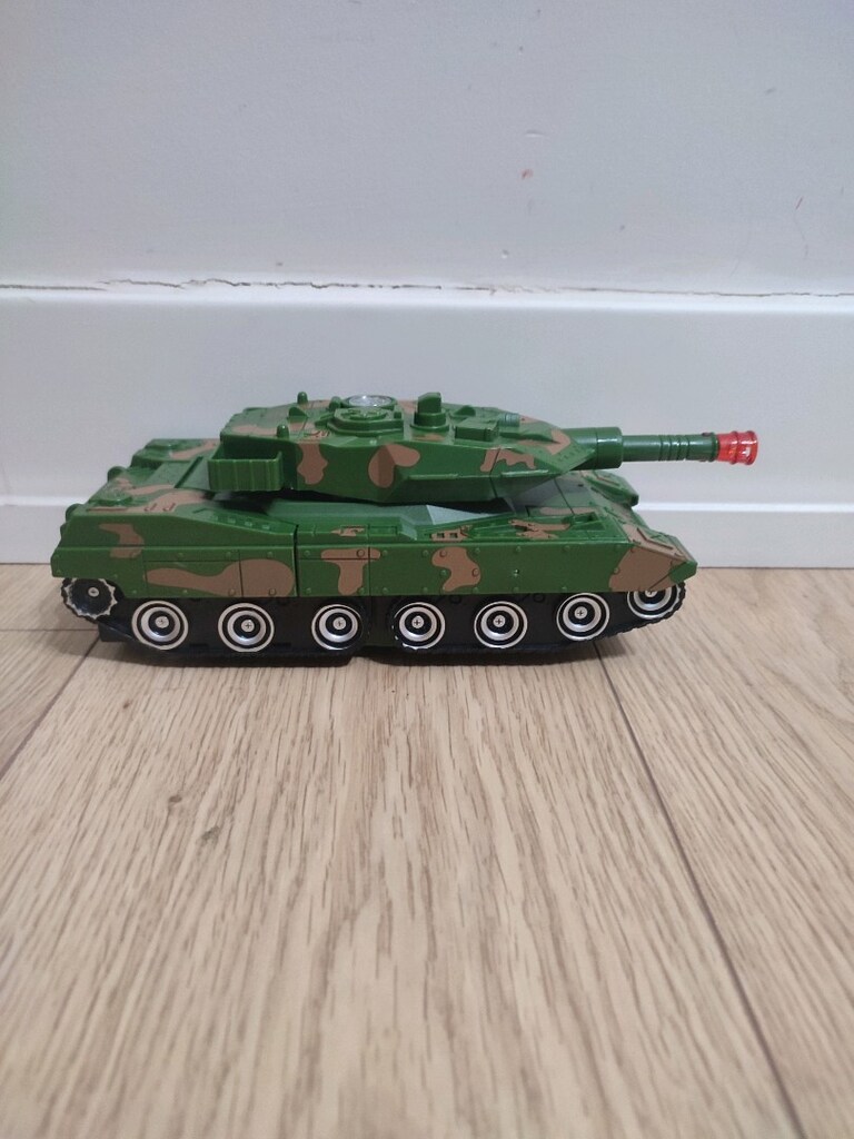 Fonksiyonel robot olabilen Tank oyuncak - 6