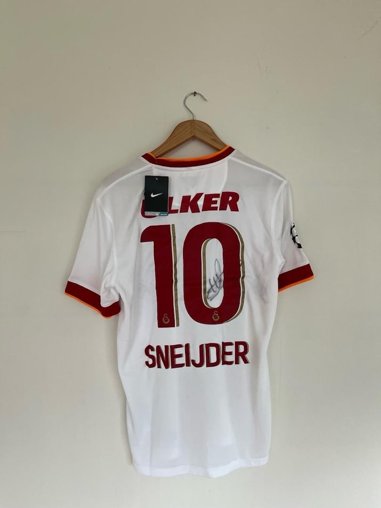 Sneijder İmzalı Forma