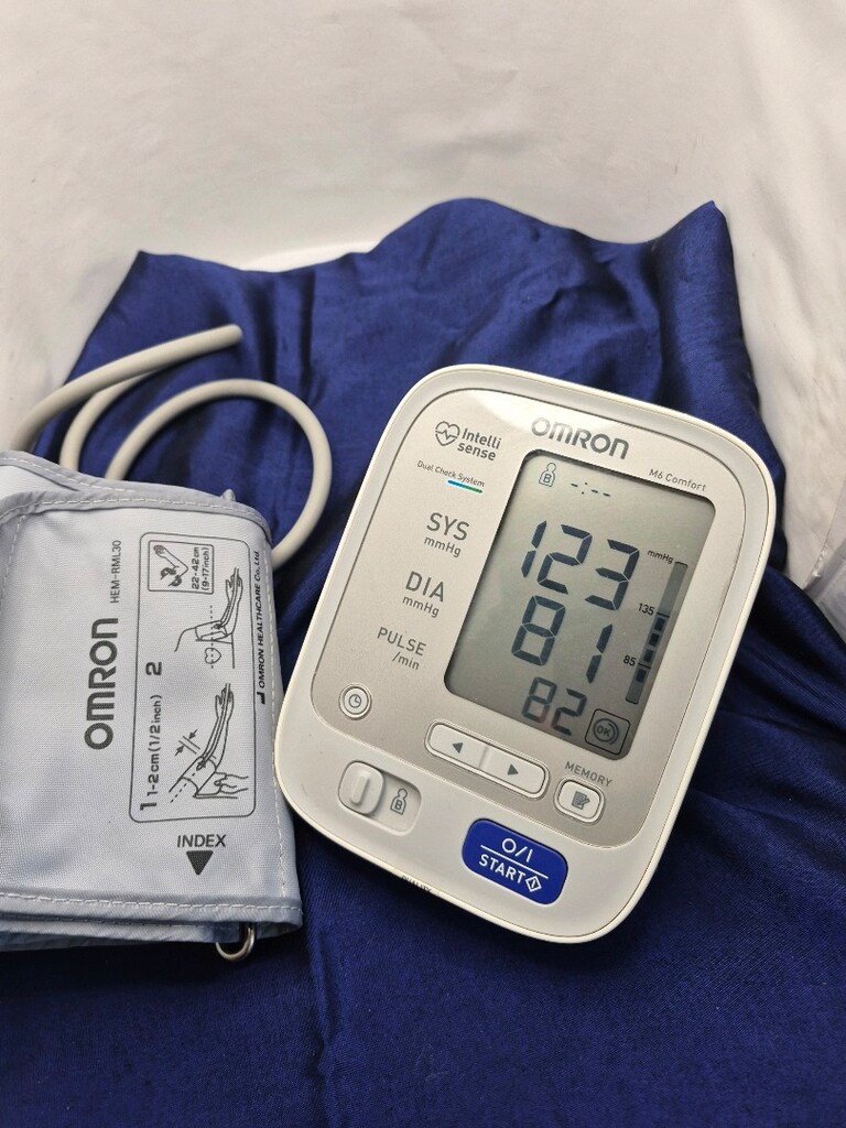 Omron M6 Comfort model tansiyon aleti. Dijital ekranı sayesinde ölçüml - 3