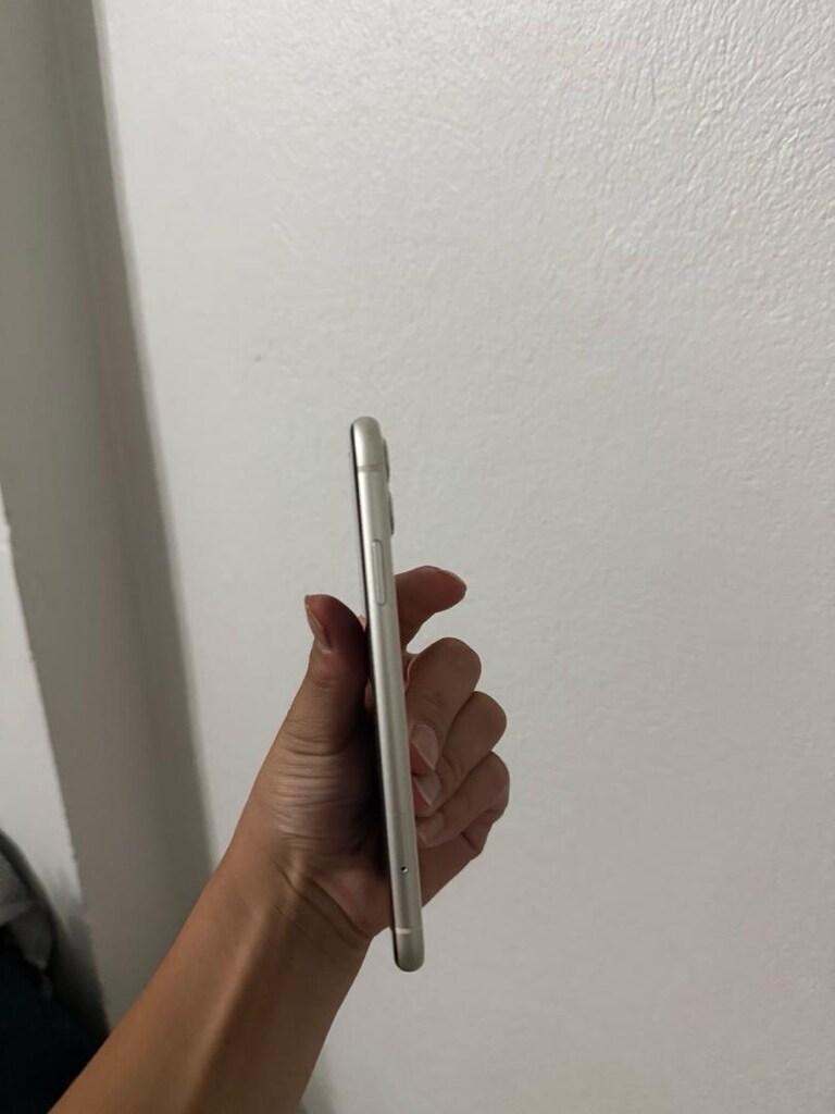 iPhone 11 - 4