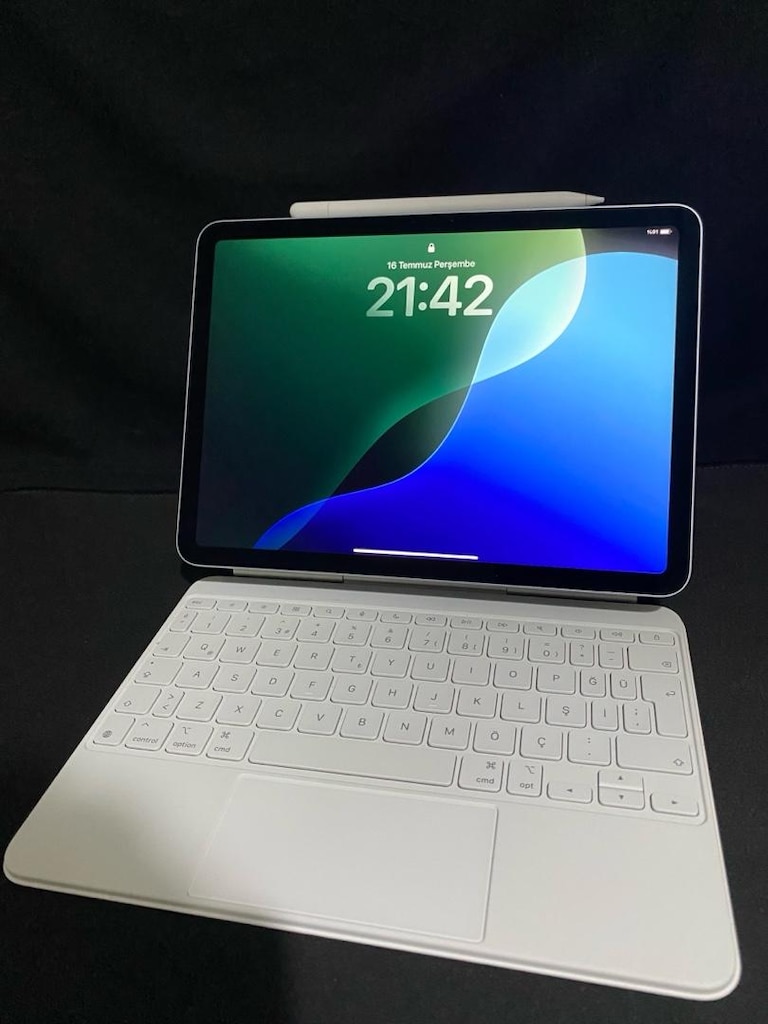 İPad Air M3 11 + Magic keyboard+ Apple Pencil Type -C