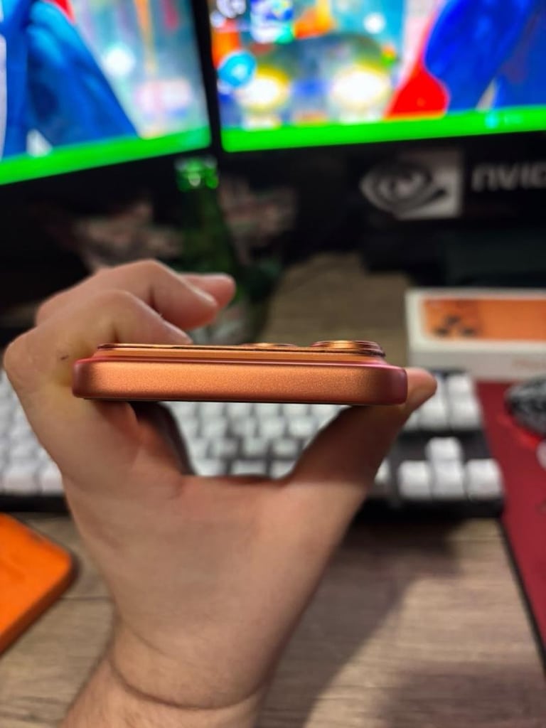Iphone 17 Pro Max Turuncu Çiziksiz Sıfır Gibi - 3