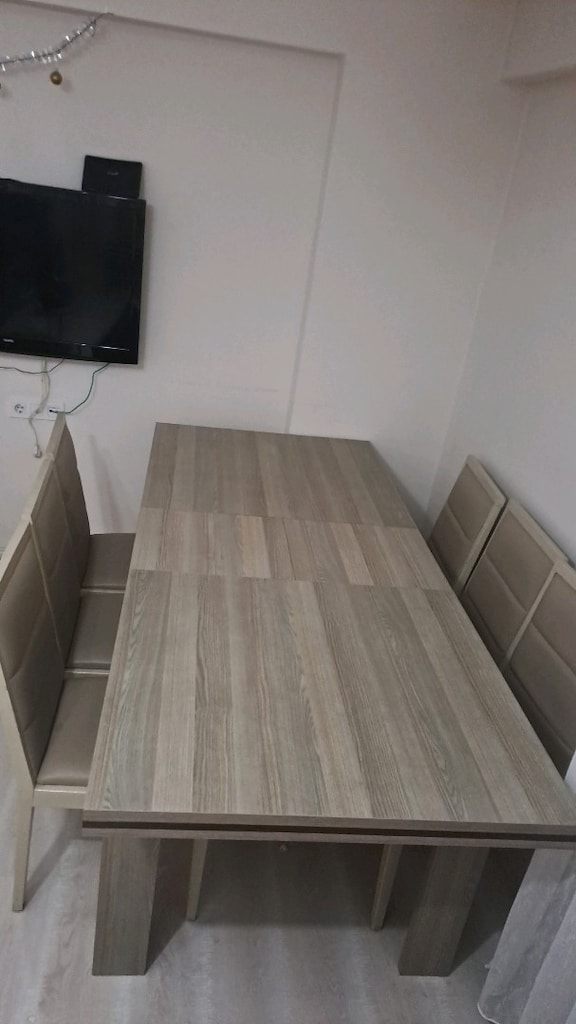 6 kişilikÖZEL YAPIM yemek masası yeni den farksız iPONE takas düsünülr - 2