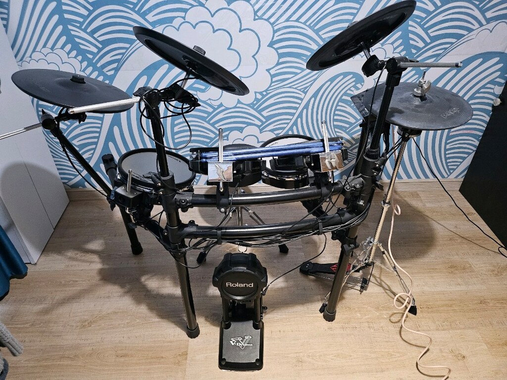 Roland TD-25KV Gövde + Pearl Kick Pedalı & Tabure