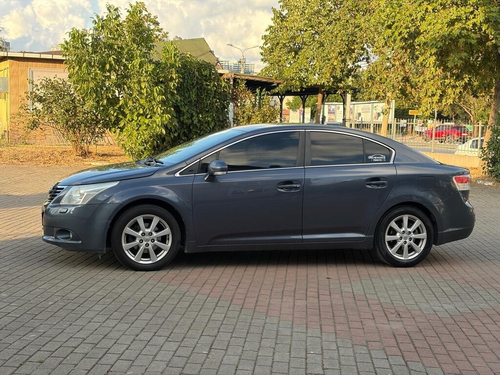 Avensis 1.6 full+full - 2
