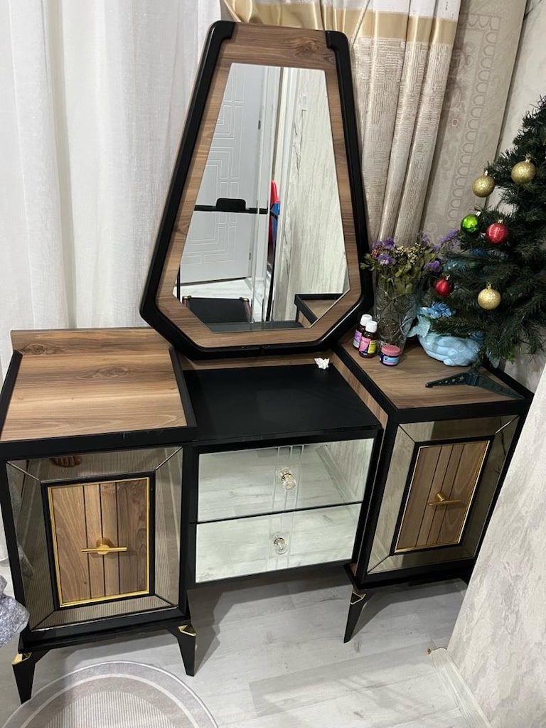 makyaj masası temiz saglam sehpa sıfır