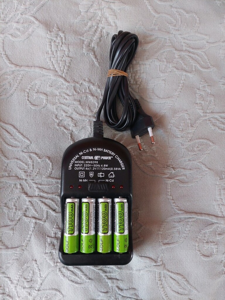 Pil Şarj makinesi ve 4 adet şarjlı pil - 2