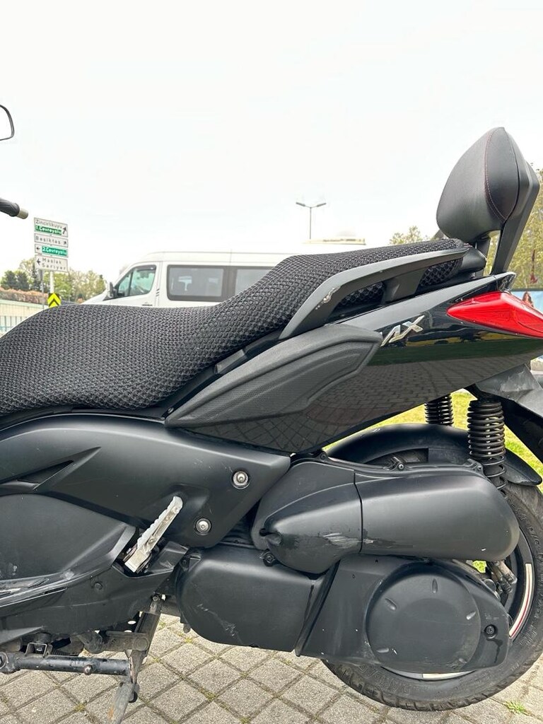 YAMAHA XMAX 250 - 18