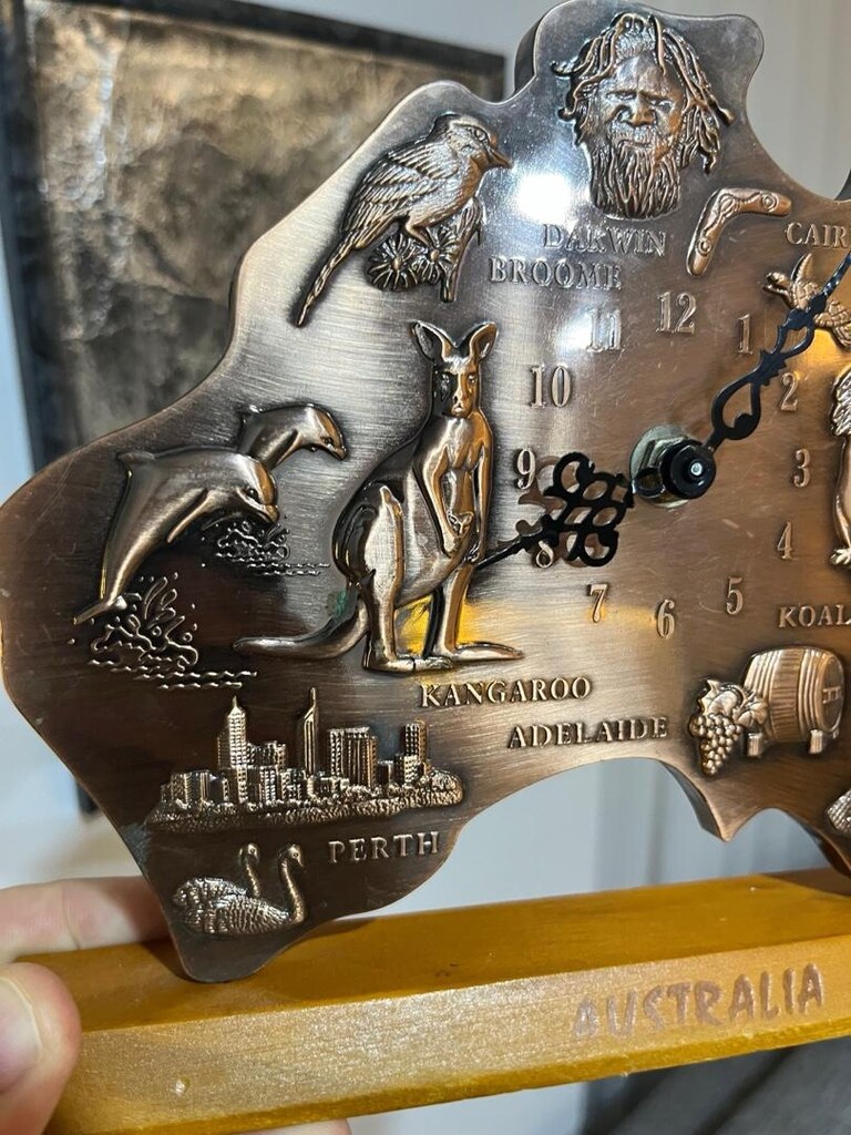 Avustralya kıtası şeklinde tasarlanmış masa saati - 3