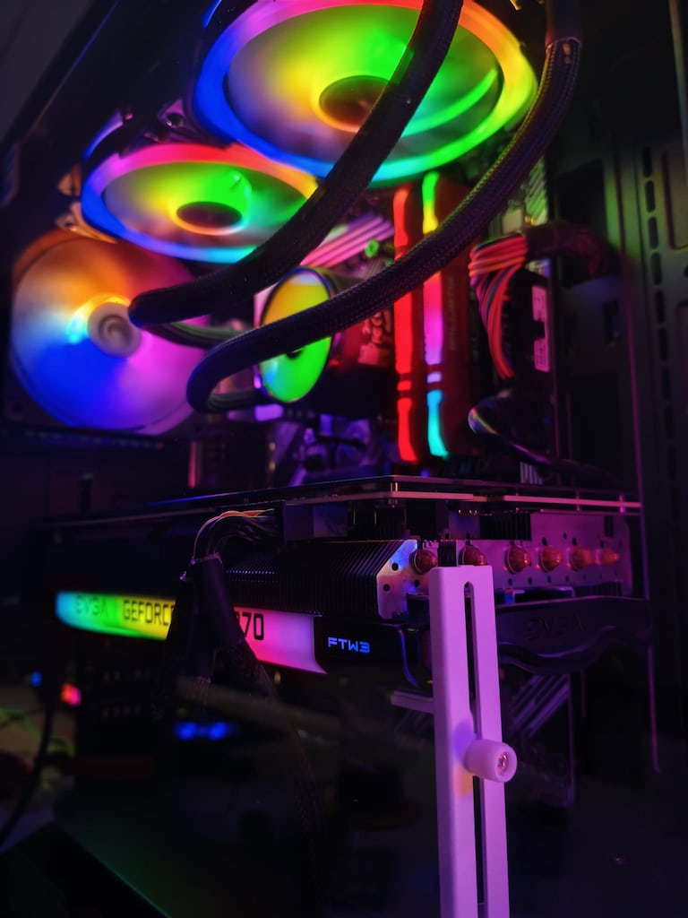 - F/P PC - Ryzen 7 5800X - RTX 3070 8GB - 16GB RAM - 500GB nVME - 3