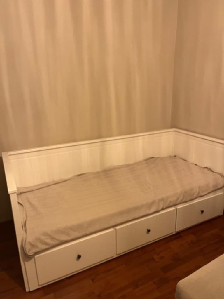 ikea hermes divan - 2