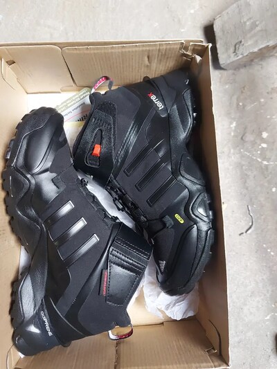 Adidas climawarn terrex çok şık özel bir modeldir