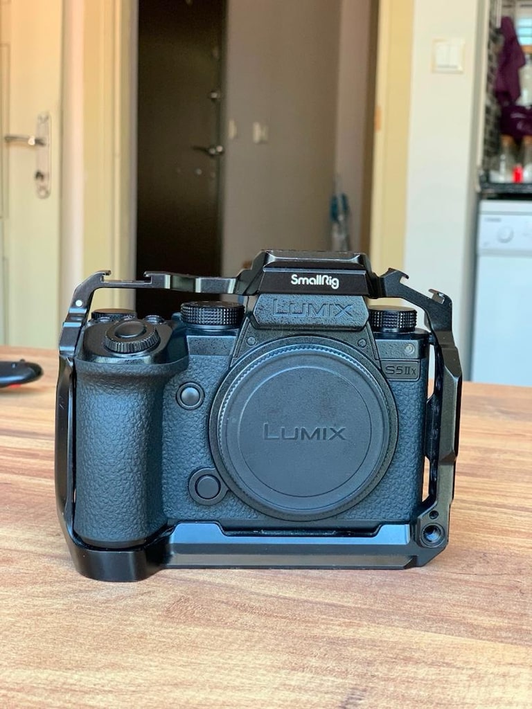 Panasonic Lumix S5IIX + Lumix S 50mm f/1.8 + SmallRig Cage - 7