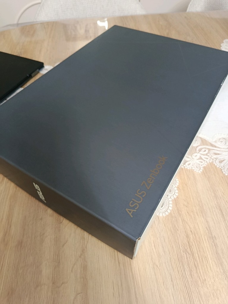 Asus Zenbook 14 - 8